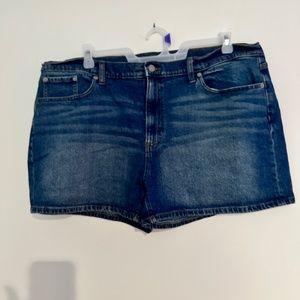 NWOT BANANA REPUBLIC CLASSIC DENIM SHORT 35/20